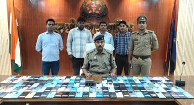जनता के खोए हुए 153 अदद मोबाईल फोन ( कीमत करीब 32 लाख रूपये) को बरामद कर उनके स्वामिओ को किया गया सुपुर्द- #uppolice #ku...