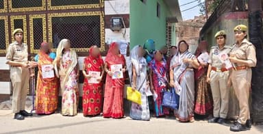#SP_KSJ के निर्देशन में मिशन शक्ति अभियान के तहत जनपदीय पुलिस द्वारा महिलाओं/बालिकाओं को सुरक्षा संबंधी विभिन्न हेल्पलाइ...