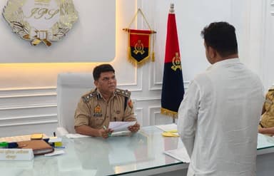 आज दिनांक-01.06.2026 को #SSPJNR द्वारा पुलिस कार्यालय पर प्रतिदिन की भांति जनसुनवाई कर शिकायतकर्ताओं की समस्याओं/शिकायतो...