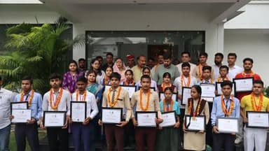 मेधावी बच्चों का हुआ सम्मान, जनपद के टॉप 20 विद्यार्थियों को मिले ₹21-21 हजार
हरदोई। उत्तर प्रदेश माध्यमिक शिक्षा परिषद...