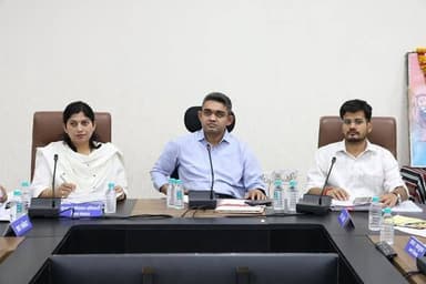 मुख्यमंत्री हेल्पलाइन और लोक सेवा गारंटी में लापरवाही पर होगी सख्त कार्रवाई-कलेक्टर श्री मिश्रा
कृषक कल्याण वर्ष के 12...