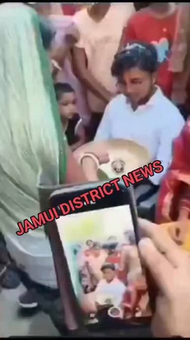 बिहार के जमुई में एक अनोखी प्रेम कहानी चर्चा में है। BPSC शिक्षिका नयनश्री ने अपनी फुफेरी बहन राखी कुमारी से शादी की, जि...