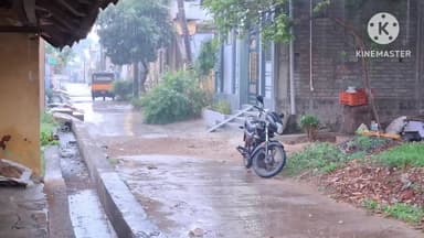 ஆம்பூர்: சூறைக்காற்றுடன் பெய்த கனமழை காரணமாக ஜெமின் பகுதியில் பழமை வாய்ந்த மரம் NHசாலையில் முறிந்து விழுந்ததால் போக்குவரத்து பாதிப்பு
