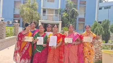 বাঘমুণ্ডী: ২০১০ সালের অঙ্গনওয়াড়ি নিয়োগ পরীক্ষায় উত্তীর্ণ হওয়া পরীক্ষার্থীরা নিয়োগ পত্রের দাবি জানিয়ে বাঘমুন্ডি ব্লকে হাজির