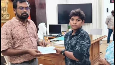 మచిలీపట్నం: ఖైదీ కుమారునికి రూ. 5 లక్షల పరిహార చెక్కు అందజేత