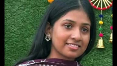 कोडरमा। तिलैया थाना क्षेत्र के चित्रगुप्त नगर वार्ड संख्या 24 में एक 16 वर्षीय छात्रा ने फांसी लगाकर आत्महत्या कर ली। मृ...