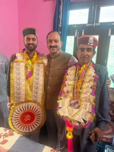 भाजपा प्रत्याशी हारे, लेकिन निर्दलीय विजेता के घर लगी नेताओं की हाजिरी
गैहरा वार्ड का जनादेश बना राजनीतिक पहेली, भाजपा ...