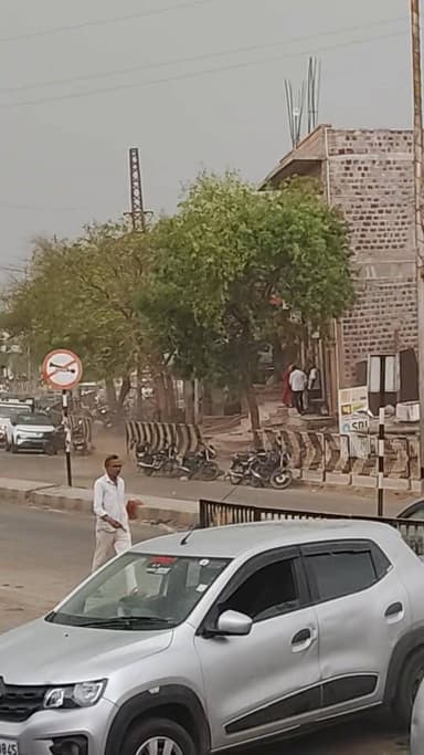 बालेसर में मौसम ने बदली करवट,दिन भर की भीषण गर्मी के बाद तेज ठंडी हवाओं के चलते मौसम हुआ सुहावना....