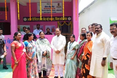 अब गाँव में ही मिल रही डिजिटल सरकार की हर सुविधा
कोण्डागांव के बड़ेकनेरा में स्थापित अटल डिजिटल सुविधा केंद्र ग्रामीण स...