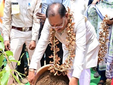 तेंदूपत्ते से समृद्धि, तीखुर से आत्मनिर्भरता
कोण्डागांव के बड़ेकनेरा में वनाधारित आजीविका का सशक्त मॉडल ग्रामीण आत्मनिर...