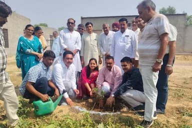 #संगरिया में वंदे गंगा जल संरक्षण जन अभियान: कृषि कार्यशाला में किसानों को जल संवर्धन की प्रेरक अपील
संगरिया की आवाज़।
#...