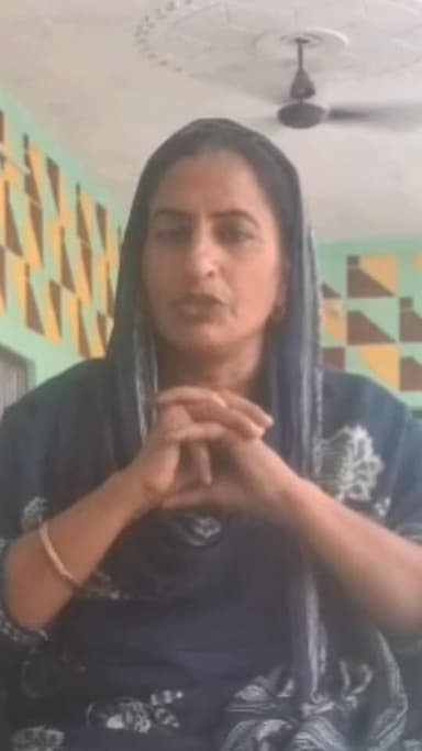 परागपुर ।। News123 ।। जिला परिषद वार्ड 42 से जितने पर नीलम ने क्षेत्र की जनता के साथ साथ प्रदेश कांग्रेस सचिव सुरिंदर म...
