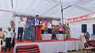 सुशासन तिहार 2026 के अंतर्गत जनपद पंचायत खैरागढ़ के ग्राम कुकुरमुड़ा में आयोजित समाधान शिविर के दौरान उपस्थित जनसमूह को ...