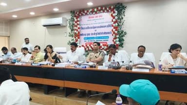 जिला कार्यक्रम कार्यान्वयन समिति की बैठक में बाढ़-सुखाड़ तैयारी व विकास कार्यों की समीक्षा
जहानाबाद।
समाहरणालय स्थित ग्...