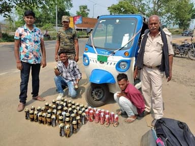 रजौली समेकित जांच चौकी पर एक टोटो सी शराब को बरामद किया गया Jharkhand se chitarkoli le ja rha tha