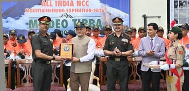राज्यपाल ने एनसीसी माउंट दियो टिब्बा अभियान-2026 को झंडी दिखाकर किया रवाना
एनसीसी चरित्र निर्माण, नेतृत्व, देशभक्ति और अ...