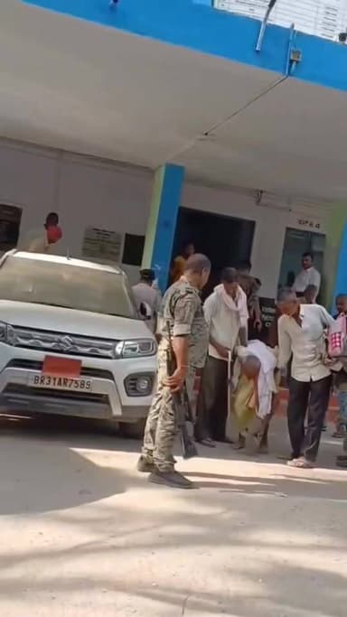 बिहार में 33 साल पुराने केस में 84 साल के बुजुर्ग को भेजा गया जेल, दो लोगों ने सहारा देकर पहुंचाया सलाखों तक