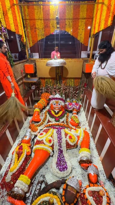 श्री बड़े हनुमान जी महाराज 🕉️🙏🏻
Follow @my_world_prayagraj
#hanuman #hanumanji #hanumanchalisa #bajrangbali #hanumant...