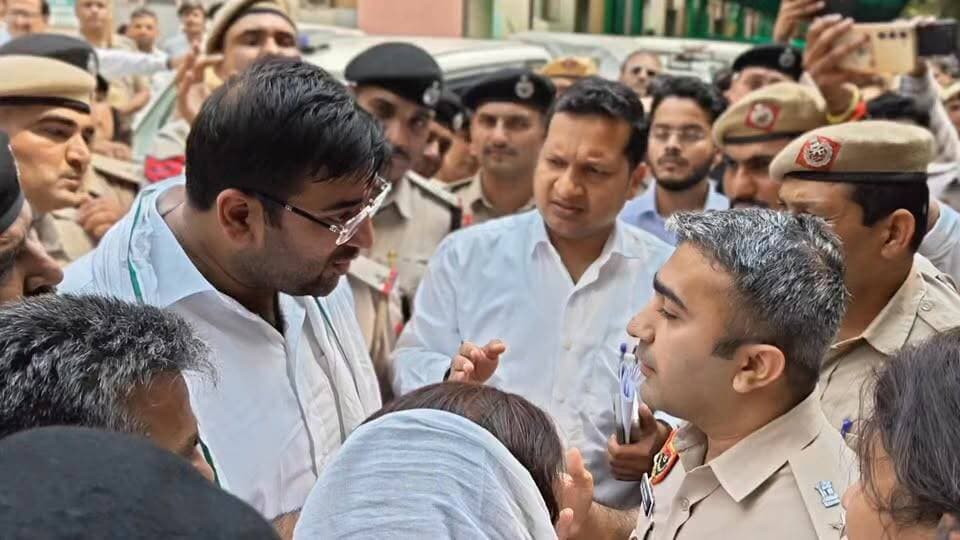 इनेलो विधायक Arjun Chautala ने दी रोहतक एसपी गौरव राज पुरोहित को गाली!
#ArjunChautala #ArjunChautalavideoviral