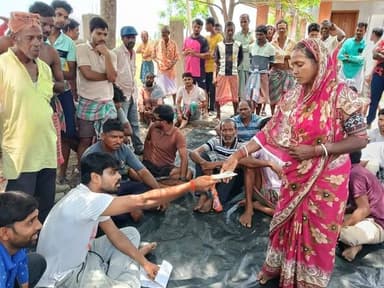 *নামখানায় উপভোক্তাদের কাটমানি ফেরত দিলেন তৃণমূল পঞ্চায়েত সদস্য!“দলের চাপে টাকা তুলেছি, নাম বললে খুন করবে ওরাই”*
অমিত ম...
