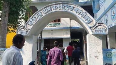 *দুর্নীতির অভিযোগে নামখানার হরিপুর পঞ্চায়েত ঘিরে তুমুল বিক্ষোভ, ‘চোর’ স্লোগান*
অমিত মণ্ডল, নামখানা:
কাটমানি এবং সরকারি ...