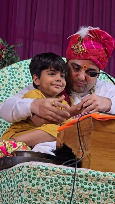 वायरल हो रही हांसी वाले बाबा की छोटे बच्चे के साथ मस्ती के पल।
#hansi #balajidhamhansi #hansivalebala