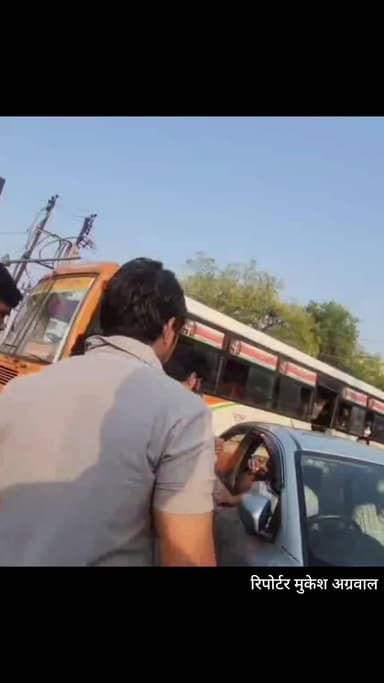 मथुरा: भूतेश्वर चौराहे पर सरेआम मारपीट, कानून-व्यवस्था पर उठे गंभीर सवाल।