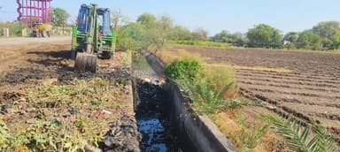 गरोठ
गरोठ नगर में बोलिया रोड़ स्थित लाखों रुपए से बना नाला चढ़ा भ्रष्टाचार की भेंट हल्की बारिश में ही ढहा।