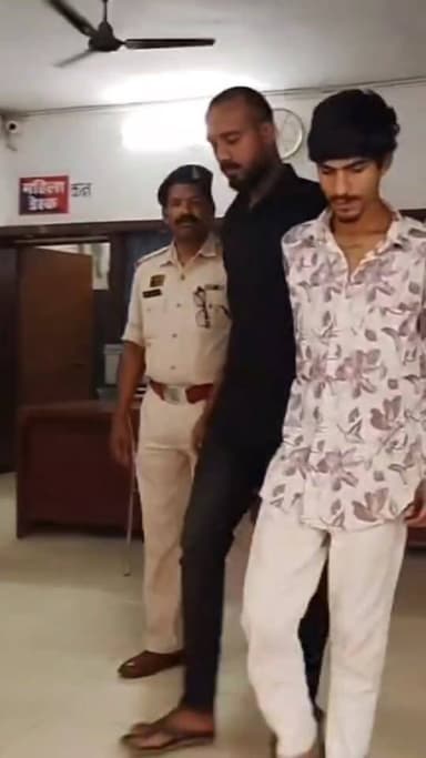 सक्ती में उगाही और आगजनी के आरोप में दो गिरफ्तार: फोटोकॉपी दुकान संचालक से की थी उगाही, दोबारा पैसे नहीं देने पर बाइक मे...