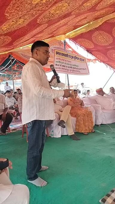 #भोपालगढ़ घोडावट सीमेंट फेक्ट्री में रोजगार मांग को लेकर पूर्व सांसद बद्रीराम जाखड़ की अगुवाई में विरोध करते मजदूर