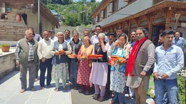 जुब्बल लाइव: जीत के बाद जिला परिषद प्रत्याशी मीनाक्षी मांजटा और नेहा मेहता पहुचें माँ हाटेशवरी के दर्शन करने हाटकोटी देख...