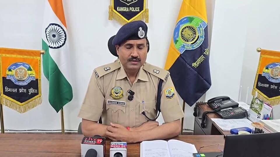 धर्मशाला: दाड़ी में हुई आत्महत्या मामले में जानकारी दे रहे जिला कांगड़ा एएसपी राजिंदर जसवाल, देखें लाइव
#himachalprades...