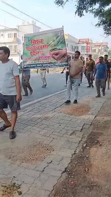 विश्व पर्यावरण दिवस सप्ताह के अवसर पर कोडरमा में आयोजित प्रभात फेरी के दौरान रेंजर राम बाबू कुमार ने क्षेत्र के लोगों से...