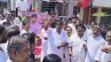 கடலூர்: மஞ்சகுப்பத்தில் அதிமுக தொண்டருக்கு மெழுகுவர்த்தி ஏந்தி நிர்வாகிகள் அஞ்சலி செலுத்தினர்