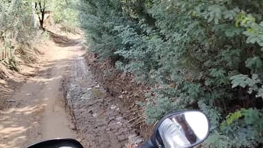 समोगर से अरौदा के लिए जेन बले रस्ते की हालत की हो गई या भी खराब आने जेन में खराब हो गई paresani@@