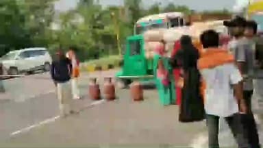 गायघाट: जारंगडीह में गैस सिलेंडर न मिलने पर उपभोक्ताओं ने किया एनएच-27 जाम, 45 मिनट तक यातायात बाधित