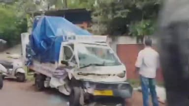 കണ്ണൂർ: മുണ്ടേരി പടന്നോട്ട് കാറും പിക്കപ്പ് വാനും കൂടിയിടിച്ച് അപകടം, രണ്ടു പേർക്ക് പരിക്ക്