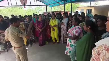 అసాంఘిక కార్యకలాపాలకు పాల్పడితే చర్యలు తీసుకుంటామని ట్రాన్స్ జెండర్స్ తో సమావేశం నిర్వహించి హెచ్చరించిన SI వెంకటకుమార్