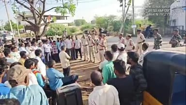 ధర్మారం: పెద్దబొంకూర్ : పోలీసుల ఆధ్వర్యంలో కమ్యూనిటీ కాంట్రాక్టు ప్రోగ్రాం