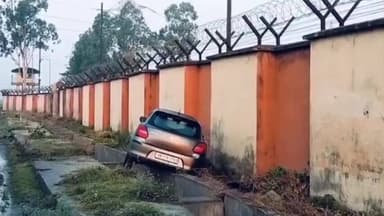 सिंगरौली: विंध्यनगर-शक्तिनगर मार्ग पर दुर्घटनाग्रस्त हुई कार, चालक बाल-बाल बचा