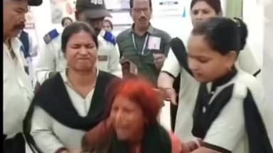 बेगूसराय के सदर अस्पताल में,एक युवती का अजीबो गरीबों ड्रामा देखने को आया सामने,इलाज कराने पहुंची लड़की का घंटों चला हाई वोल्टेज ड्रामा। #begusaraibreaking #BegusaraiCrime #BegusaraiNews #Begusarai #BreakingNews #begusaraipolice अपना बेगूसराय Face of Bihar Begusarai Police बेगूसराय नगर निगम