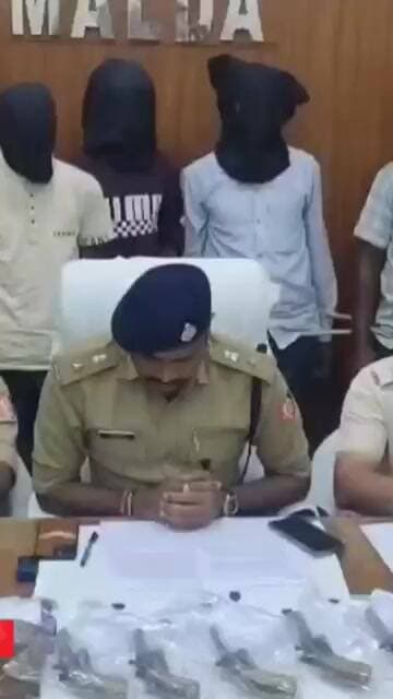 মালদায় দুটি পৃথক ঘটনায় আগ্নেয়াস্ত্র সহ গ্রেপ্তার চার