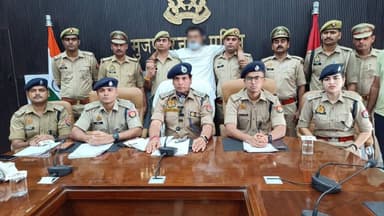 ▶️थाना सिखेड़ा एवं थाना भोपा पुलिस की संयुक्त टीम द्वारा हत्या के अभियोग का किया गया सफल अनावरण, दौराने पुलिस मुठभेड़ 01 शातिर हत्याभियुक्त को किया गया घायल/गिरफ्तार।
▶️घायल/गिरफ्तार अभियुक्त की निशादेही/कब्जे से मृतक का शव तथा अवैध शस्त्र किए गए बरामद।
▶️इस सम्बन्ध में SSP श्री संजय कुमार वर्मा की बाइट-
#UPPolice