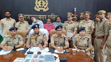 ✔️थाना सिविल लाईन पुलिस द्वारा महिला के कानो से झुमकी छिनैती के अभियोग का सफल अनावरण करते हुए पुलिस मुठभेड़ के दौरान 01 हिस्ट्रीशीटर अभियुक्त को घायल अवस्था में किया गिरफ्तार।
✔️कब्जे से अवैध शस्त्र तथा घटना में प्रयुक्त चोरी की मोटर साईकिल व 11,500/-(कुण्डल बेचकर अर्जित किए गए) बरामद।
#UPPolice