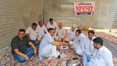 चरखी दादरी: बिल पास नहीं होने पर ठेकेदारों का अनिश्चितकालीन धरना दूसरे दिन भी जारी रहा