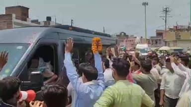 रसूलाबाद: रसूलाबाद पहुंचे शंकराचार्य ने माता को राष्ट्रमाता घोषित करने की मांग की, झींझक तिराहे पर हुआ भव्य स्वागत