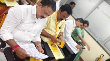 మంగళగిరి లోని టిడిపి కార్యాలయంలో(SIR) అవగాహన కార్యక్రమంలో పాల్గొన్న ఎమ్మెల్యే గిత్త జయసూర్య