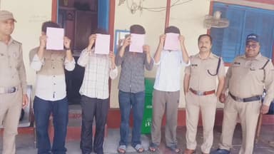 डुंडा: पुलिस ने ऑपरेशन प्रहार के तहत डुंडा क्षेत्र में शराब पीकर उपद्रव मचाने वाले चार उपद्रवियों पर की चालानी कार्रवाई