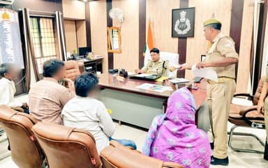 #जनसुनवाई
आज दिनांक 02.06.2026 को #SPGonda श्री विनीत जायसवाल द्वारा पुलिस कार्यालय में जनसुनवाई के दौरान लोगों की समस्याओं को सुनकर विधिक निस्तारण हेतु सम्बन्धित को निर्देशित किया गया।
#UPPolice https://t.co/AaeCTyp8nx