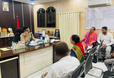 पुलिस अधीक्षक नगर @moradabadpolice द्वारा जनसुनवाई में आए फरियादियों की सुनी गई समस्याएं, प्राप्त जन शिकायतों के त्वरित निस्तारण हेतु सम्बन्धित को दिए गए आवश्यक दिशा-निर्देश ।
#UPPolice https://t.co/1LxuNf75wg